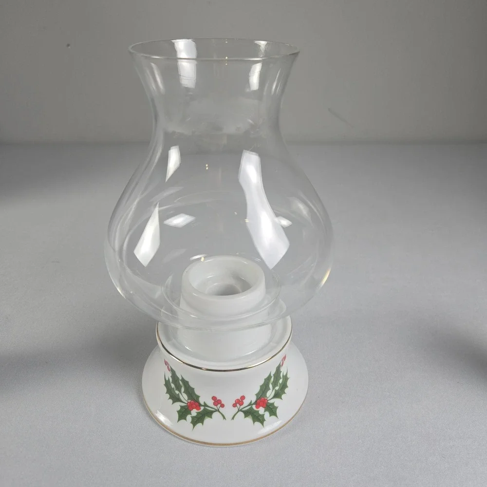 Vintage 1986 Beacon Hill Christmas Holly Candle Holders Hurricane Lamp Gold Trim